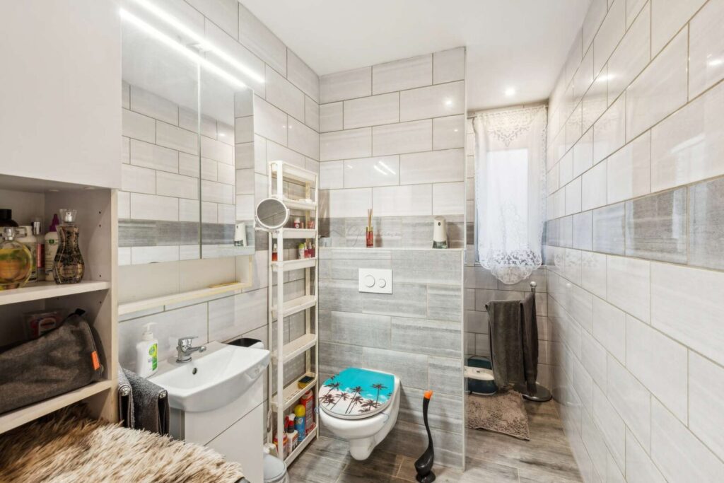 Badezimmer EG