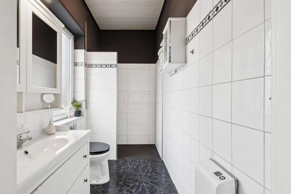 Badezimmer Ansicht 2