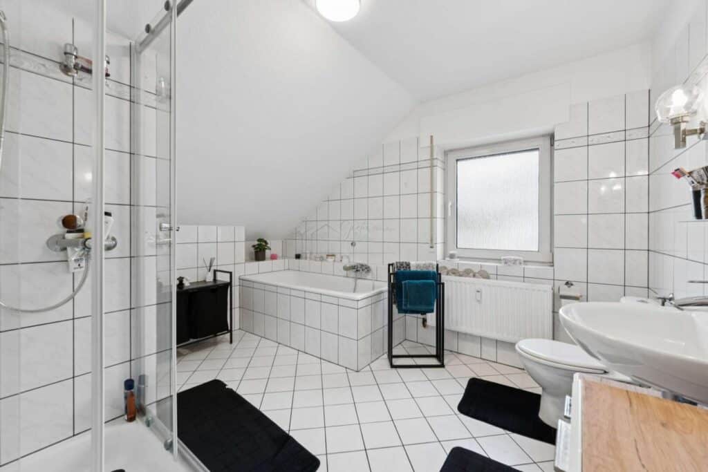 Wohnung Badezimmer (2)